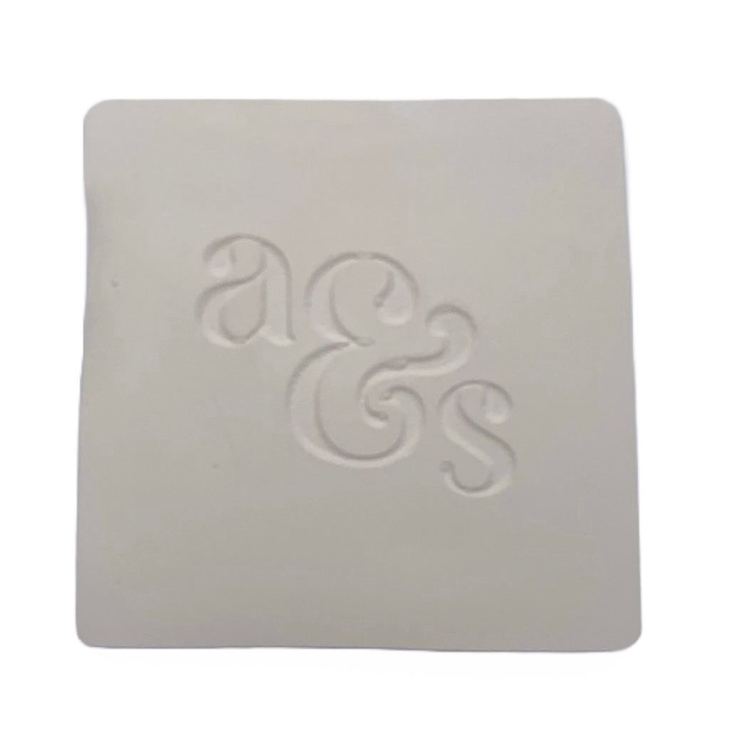 Liquid ceramic casting slip for slip casting molds